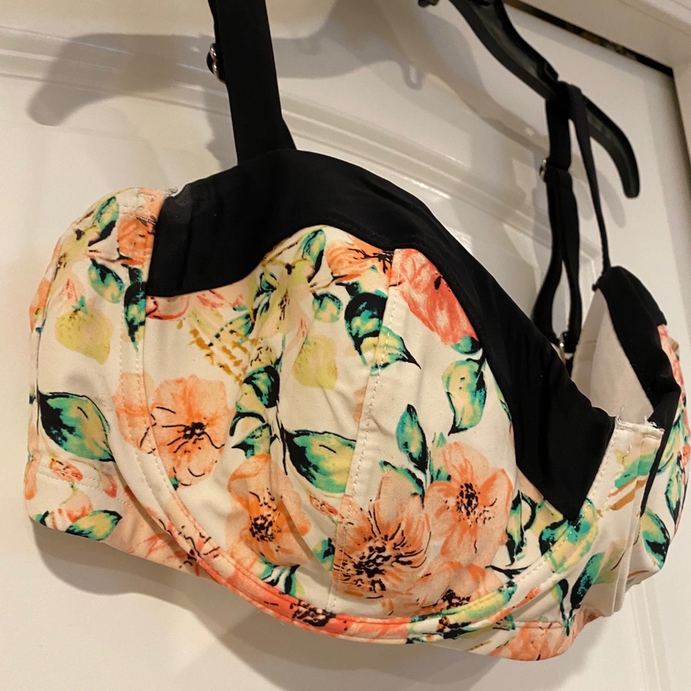 Ava and Viv Bikini Top floral Size 20w